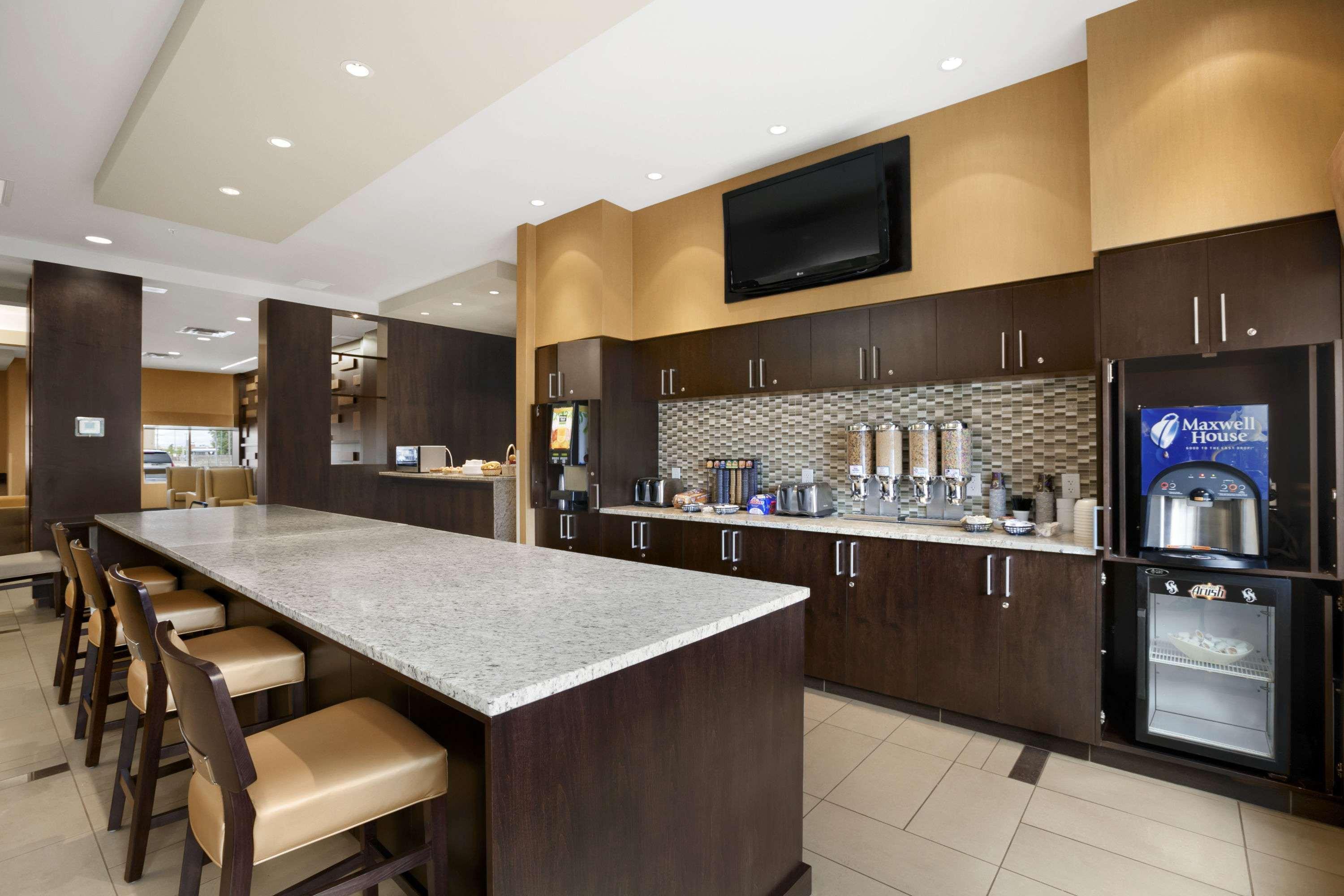 Days Inn & Suites By Wyndham Winnipeg Airport Manitoba Exteriér fotografie